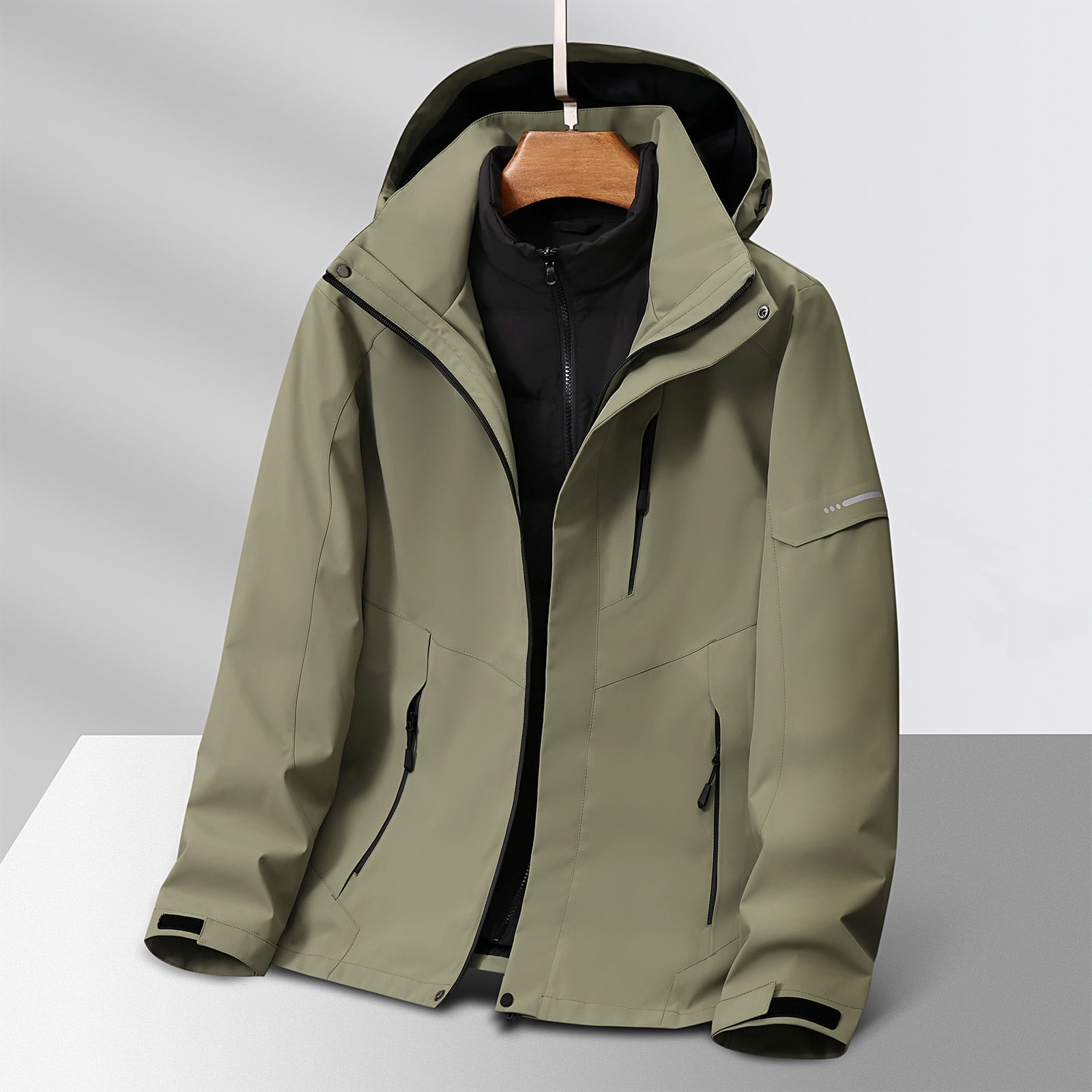 Rain Jacket for Men in Solid Color Outdoors Mountaineering