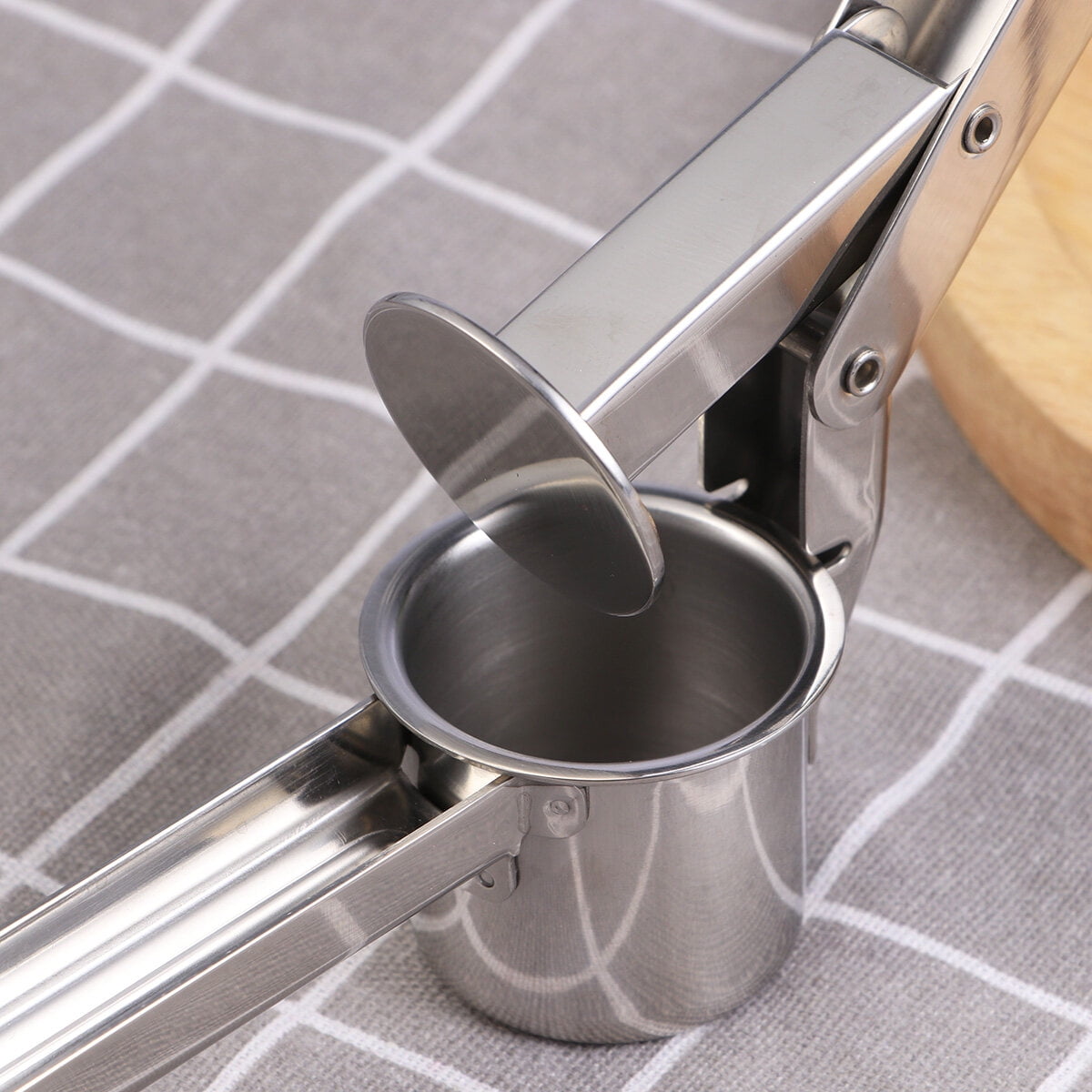 Raindrops Multi-Function Manual Garlic Press 1 Set - Easy to Use Kitchen Tool for Crushing, Mincing, and Cooking Prep