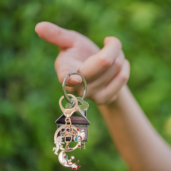 SHOWERORO White Metal Astronaut Keyring Durable and Stylish Decor 2Pcs