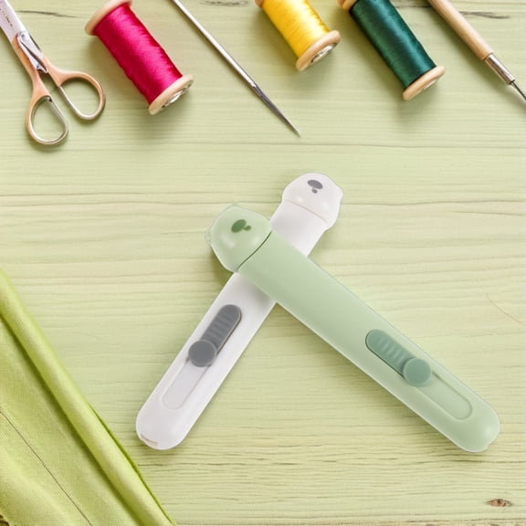 FOMIYES Compact Sewing Tool Set 2 Pieces with Easy Grip ABS Metal Threading Helper in Assorted Colors for Sewing Crafts