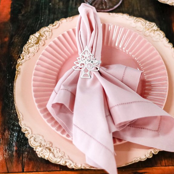 Raindrops  4 Pcs Foliage Serviettes Napkin Buckle Christmas Table Holders Dinner Rings