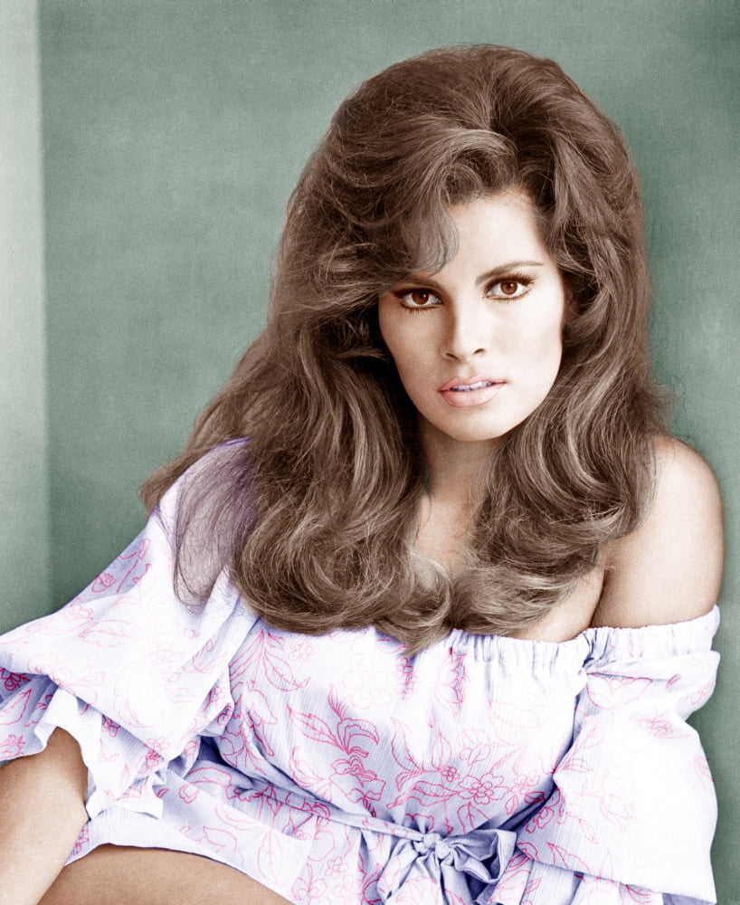 Raquel Welch Canvas Art - (16 x 20)