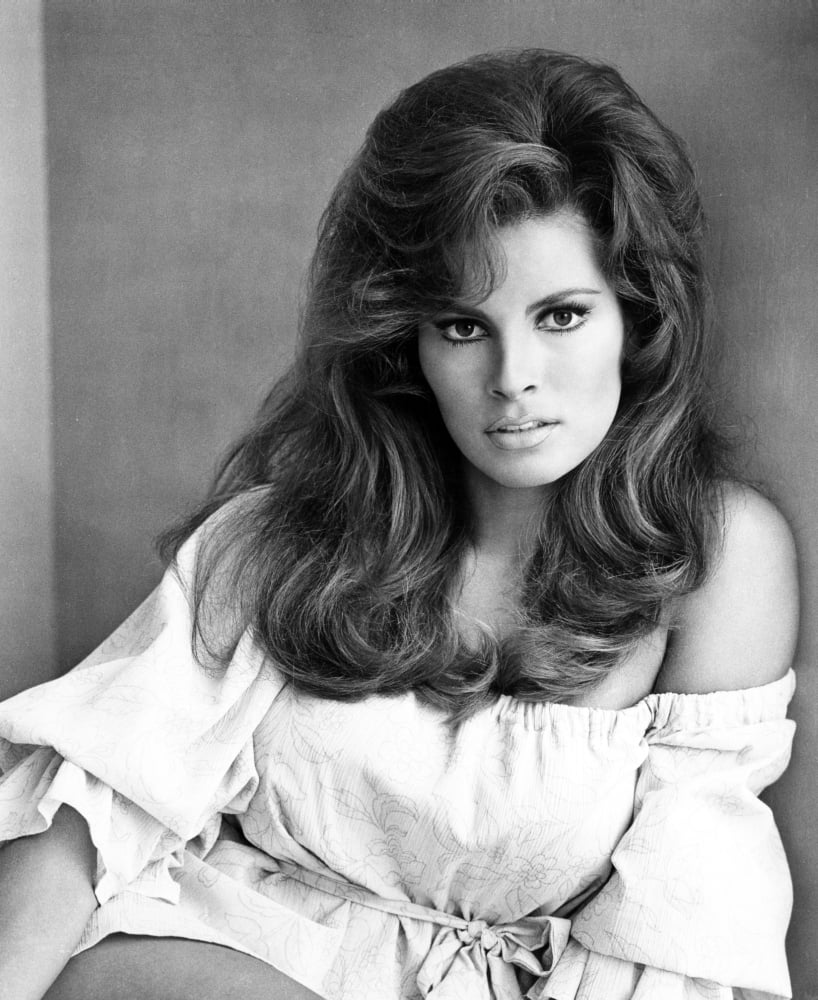 Raquel Welch Canvas Art - (16 x 20)