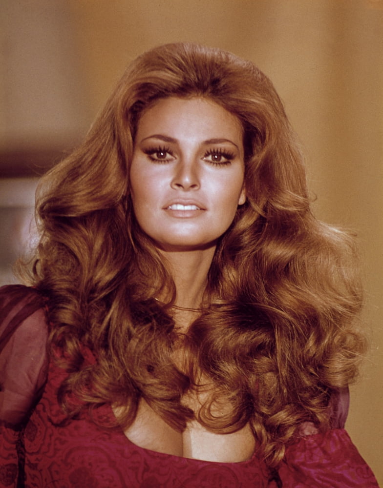Raquel Welch Canvas Art - (16 x 20)