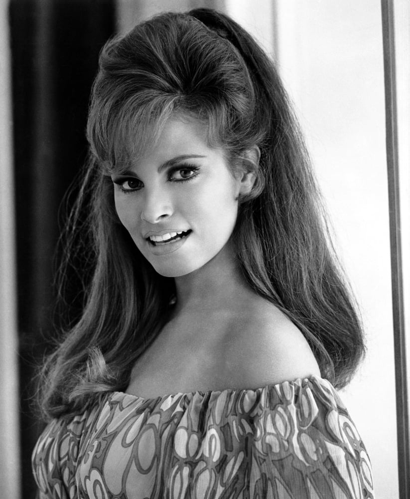 Raquel Welch Canvas Art - (16 x 20)