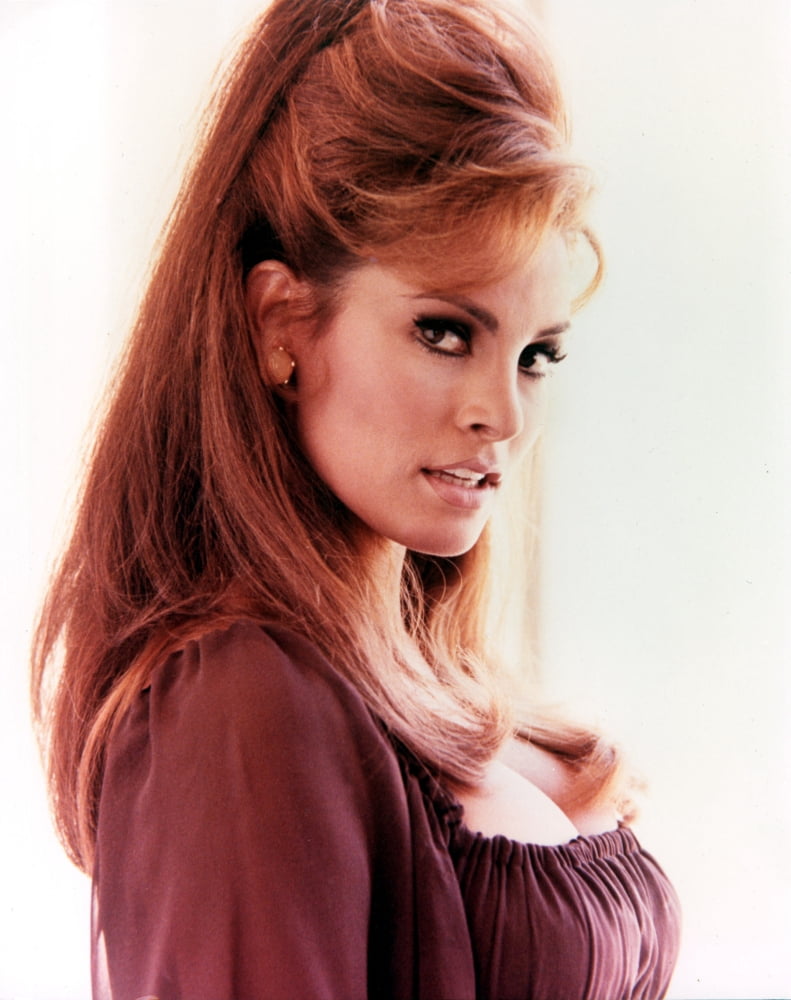 Raquel Welch Canvas Art - (16 x 20)