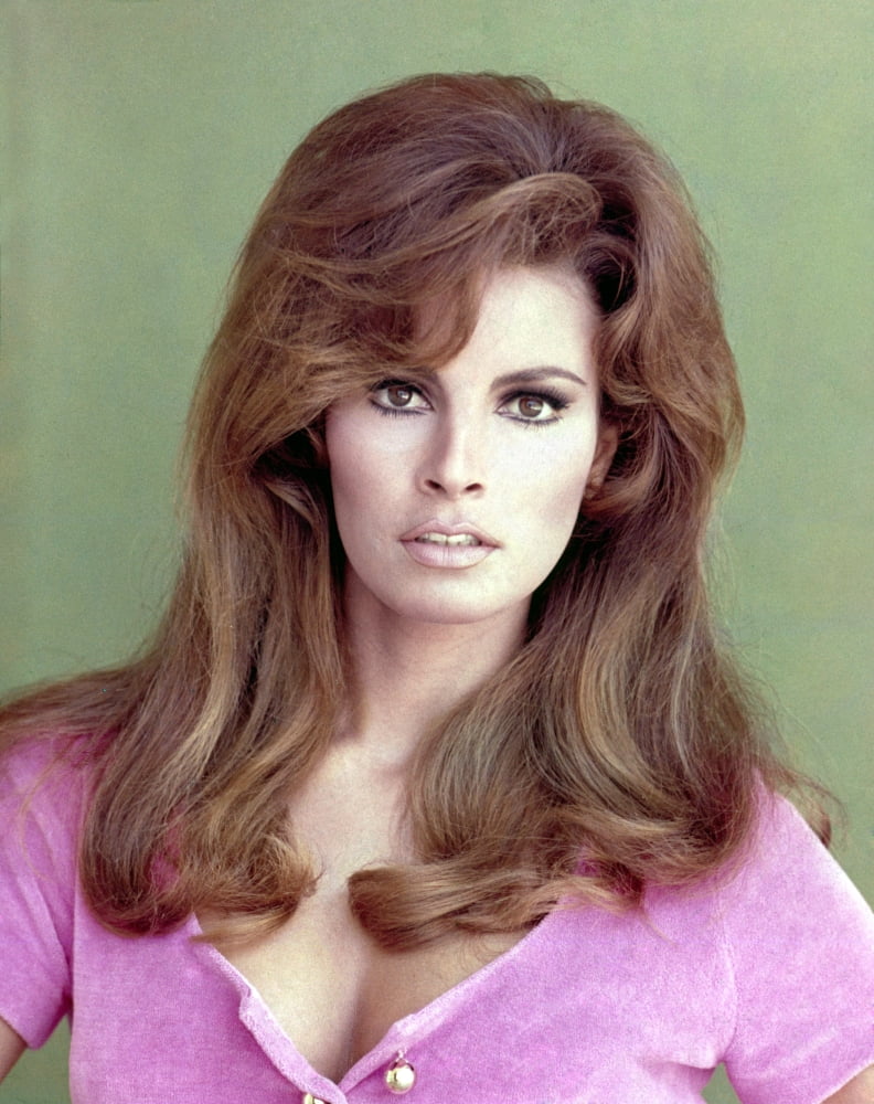 Raquel Welch Canvas Art - (16 x 20)