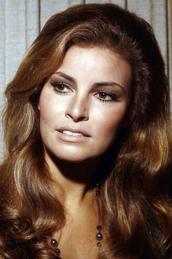 Raquel Welch candid press pose approx 1968 24x36 Poster - Walmart.com