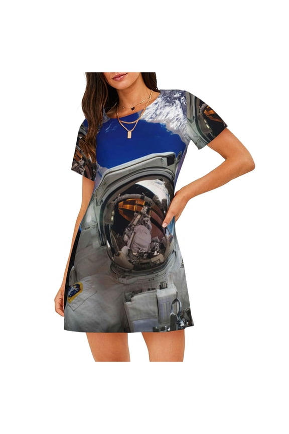 Astronaut in Outer Space Print Women’s Nightdress – Cozy Cotton Short-sleeved Sleep Shirt, Loose-Fit Sleepwear, Perfect for Relaxing and Sleeping