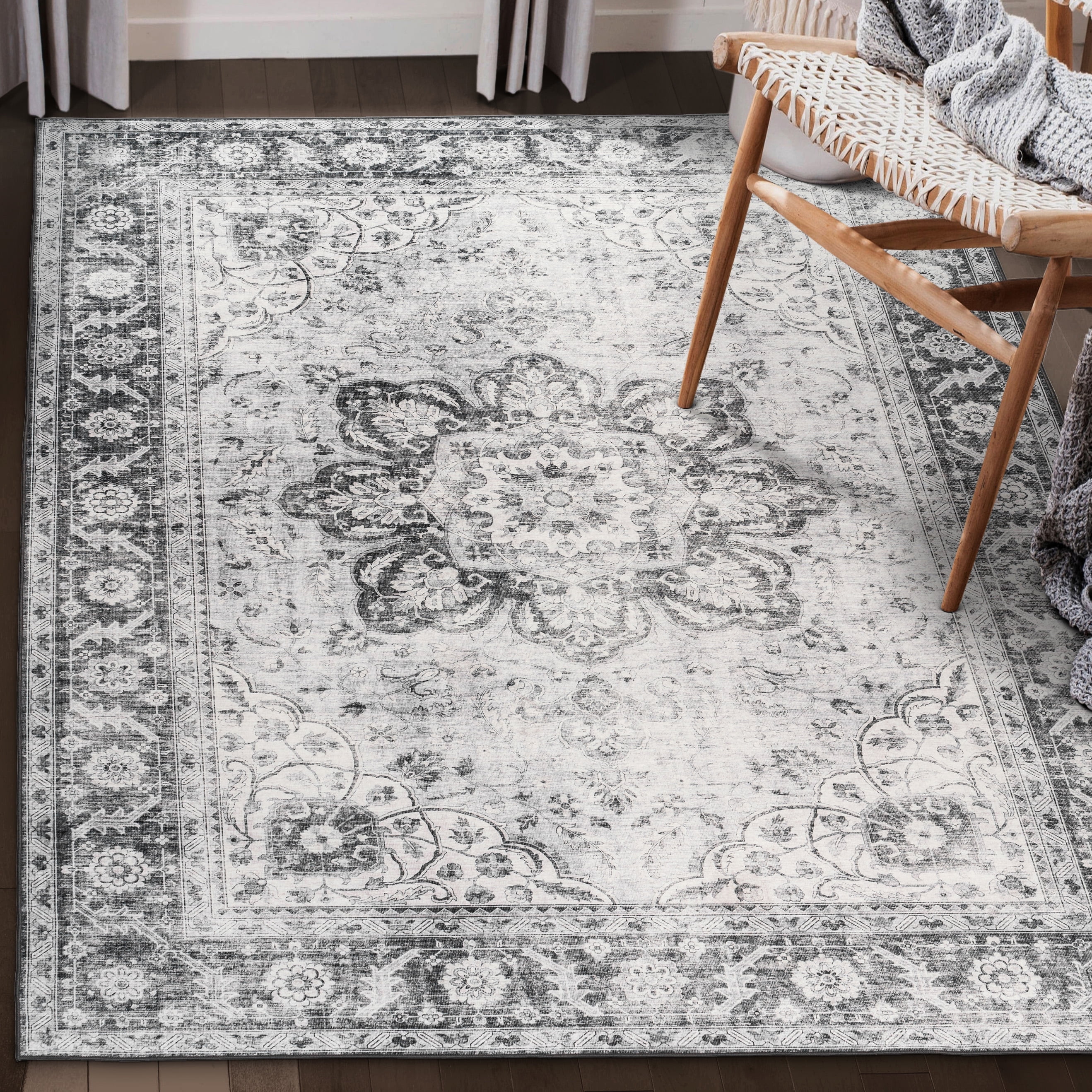 Gray Vintage Bohemian Medallion 3' x 5' Machine Washable Rug