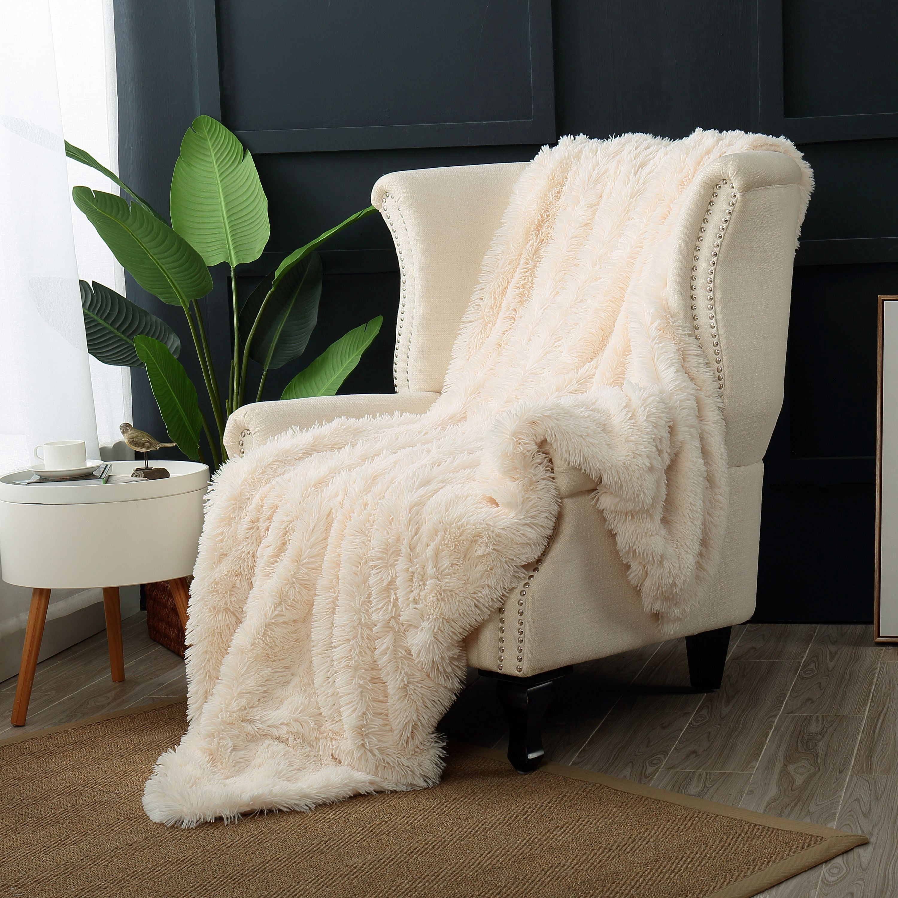 Reafort Luxury Long Hair Shaggy PV Fur Faux Fur Oversized Throw Blanket (Cream, 60"X70" Throw)