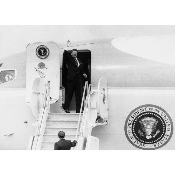 Reagan Presidency. Us President Ronald Reagan Boarding Air Force 1 History (36 x 24)