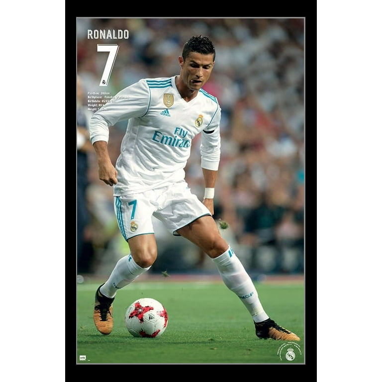 Real Madrid - Cristiano Ronaldo - Dribble Poster Print (22 x 34) 
