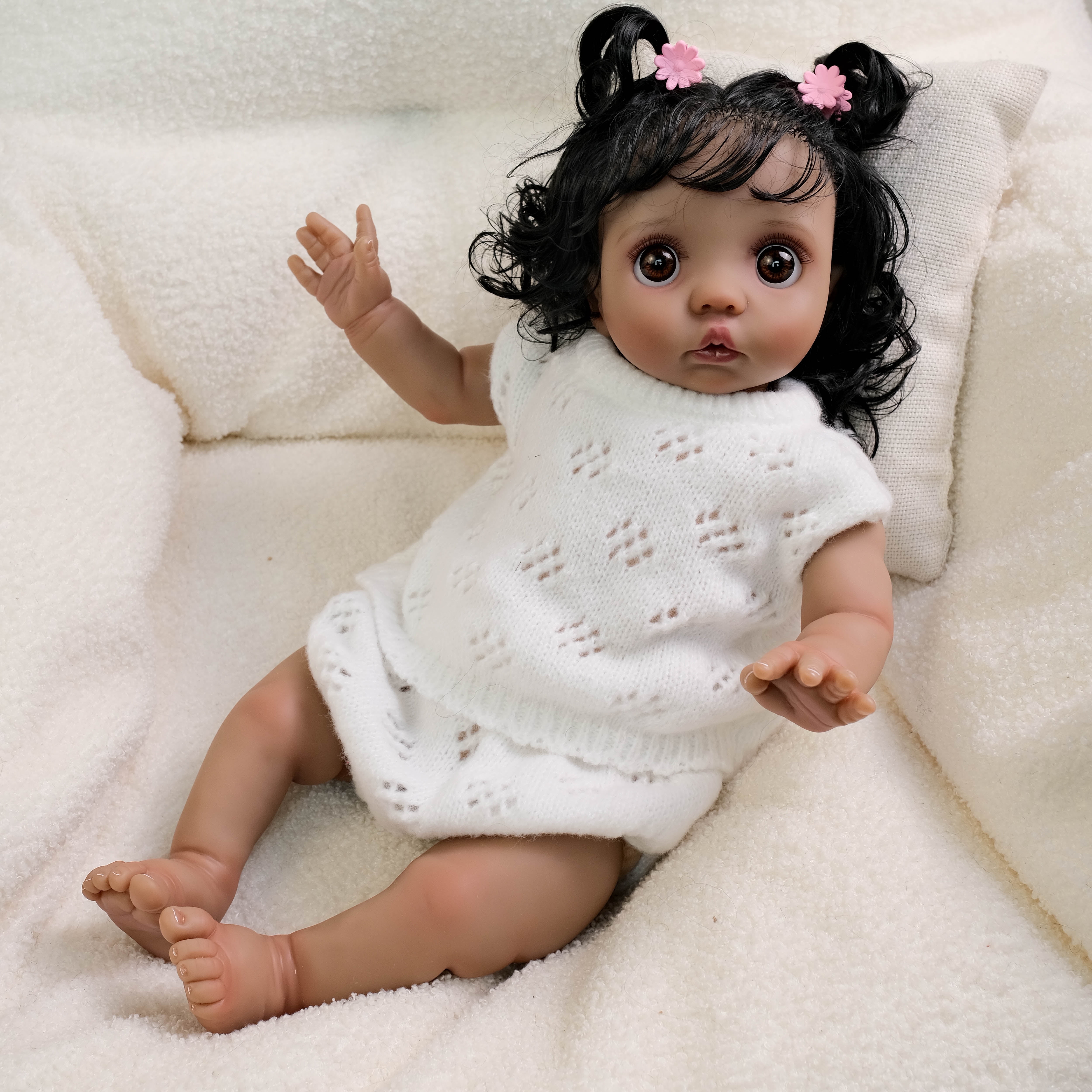 Realistic Reborn Baby Dolls 16 inch Lifelike Newborn Baby Cloth Body Poseable Real Life Baby with Outfit & Feeding Toy for Kids Age 3+