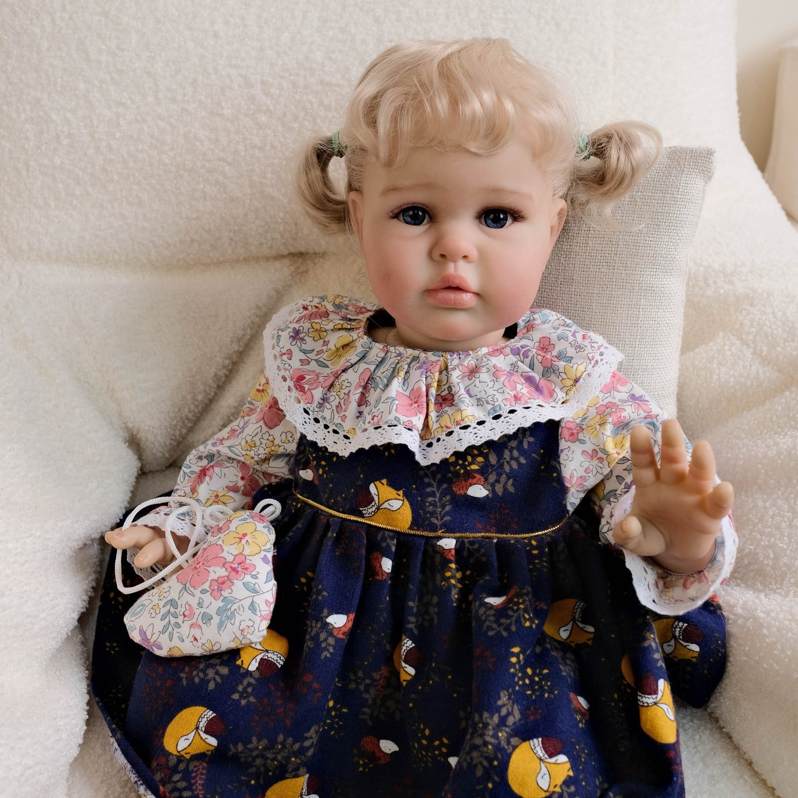 Realistic Reborn Baby Dolls - 24 inch Cute Lifelike Newborn Baby Doll Girl Real Life Baby Dolls with Weighted Soft Body Gift Toy for Kids Age 3+