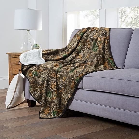 The Northwest Realtree'Edge' 60?W x 80?L Oversized Silk Touch Sherpa Throw Blanket