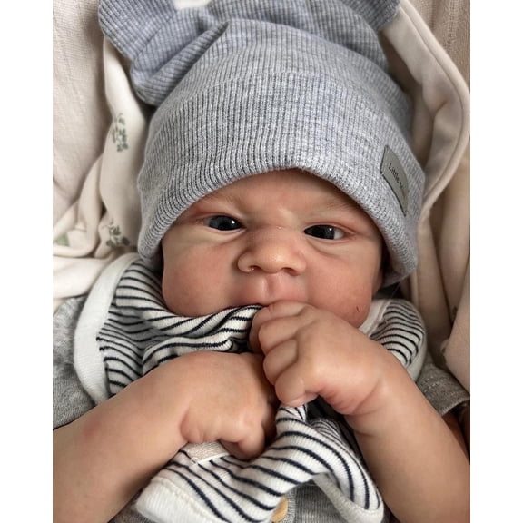 Reborn Baby Dolls, 17 inch Lifelike Newborn Real Life Poseable Realistic Doll Cloth Body Baby Dolls with Clothes and Toy Gift for Kids Age 3+