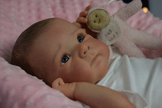 Reborn Baby Dolls Girl - 18" Lifelike Real Life Doll Real Life Adorable Toddler Soft Vinyl Body with accessories - Gift for Girls Age 3+