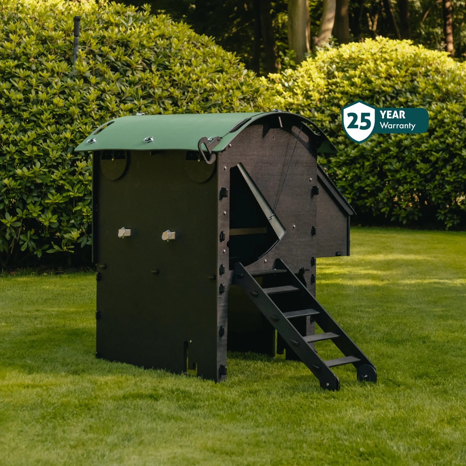 Recycled Plastic Chicken Coop Penthouse M for 5 Medium size hens