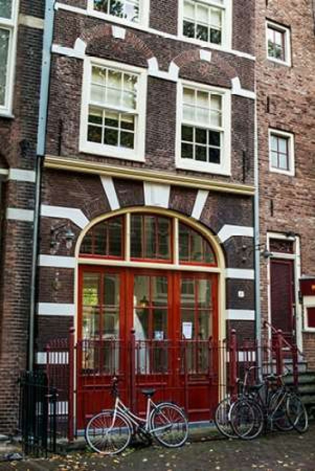 Red Door in Amsterdam Canvas Art - Erin Berzel (12 x 18)