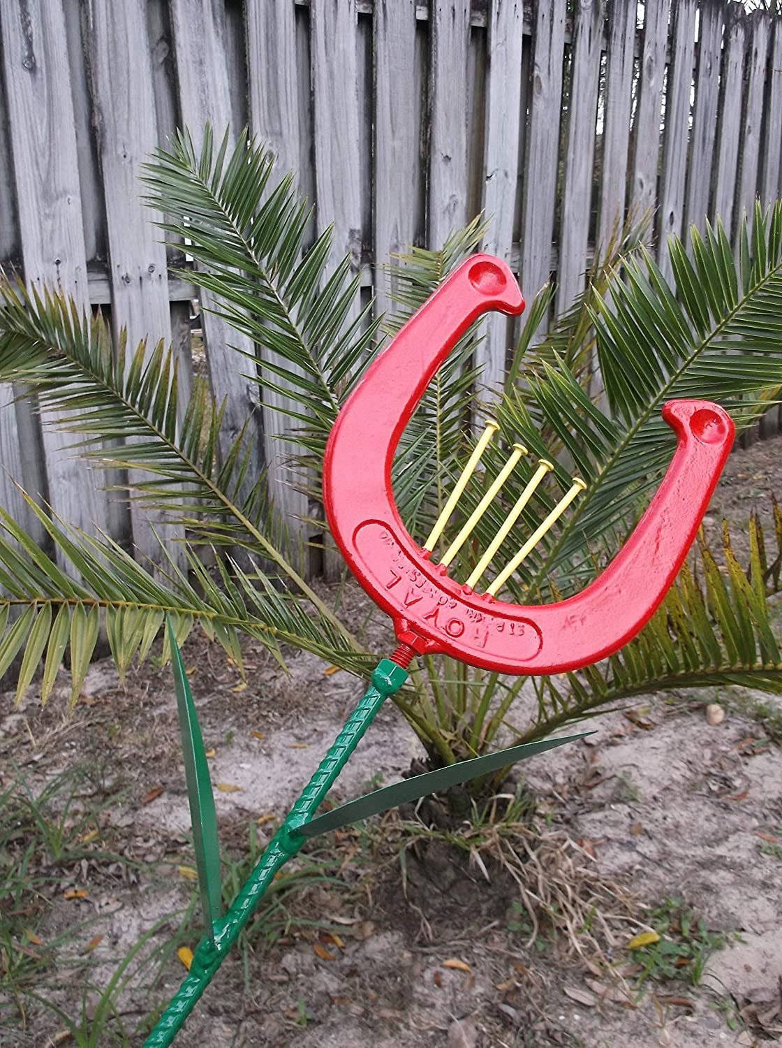Red Horseshoe Flower, Horseshoe Garden Art, Metal Yard Art