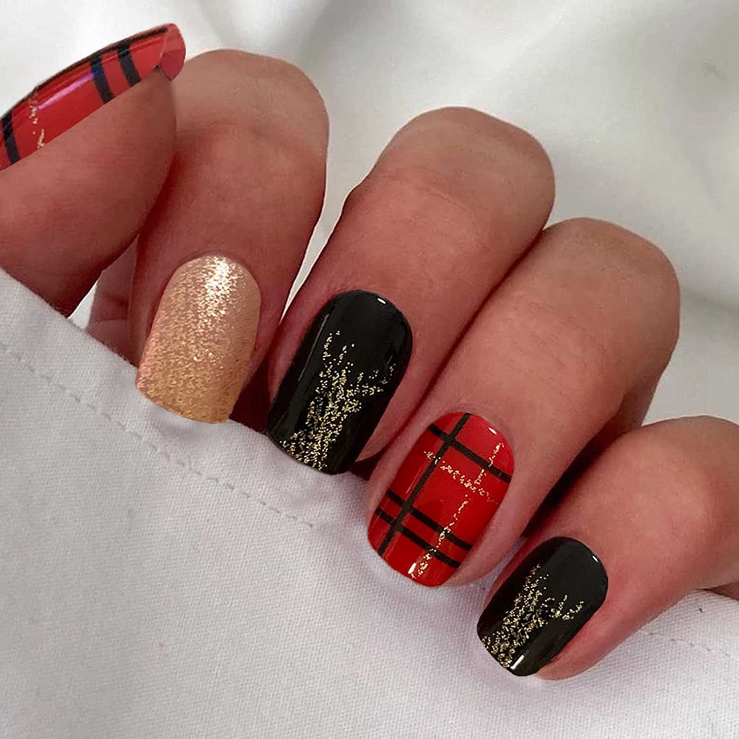 45 Christmas Nails for Festive Holiday Ideas this Winter