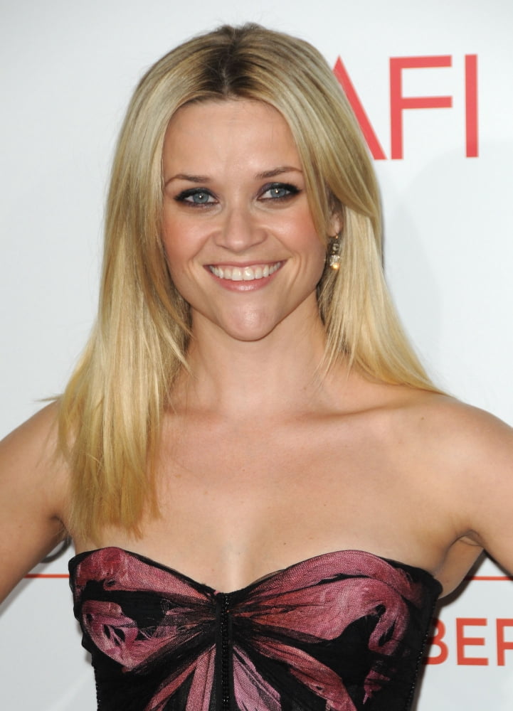 Reese Witherspoon At Arrivals For How Do You Know Premiere Canvas Art - (16 x 20)