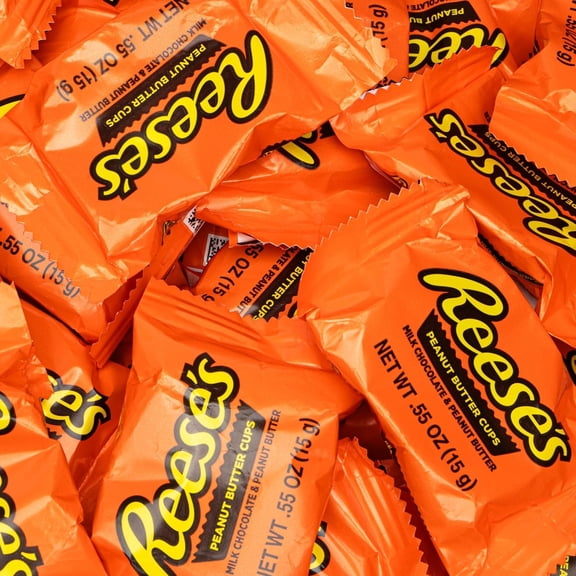 Reeses Fun Size Candy 2 lb Bulk Pack Individually Wrapped Peanut Butter Candy Pieces Ideal for Parties Sharing and Everyday Snacking