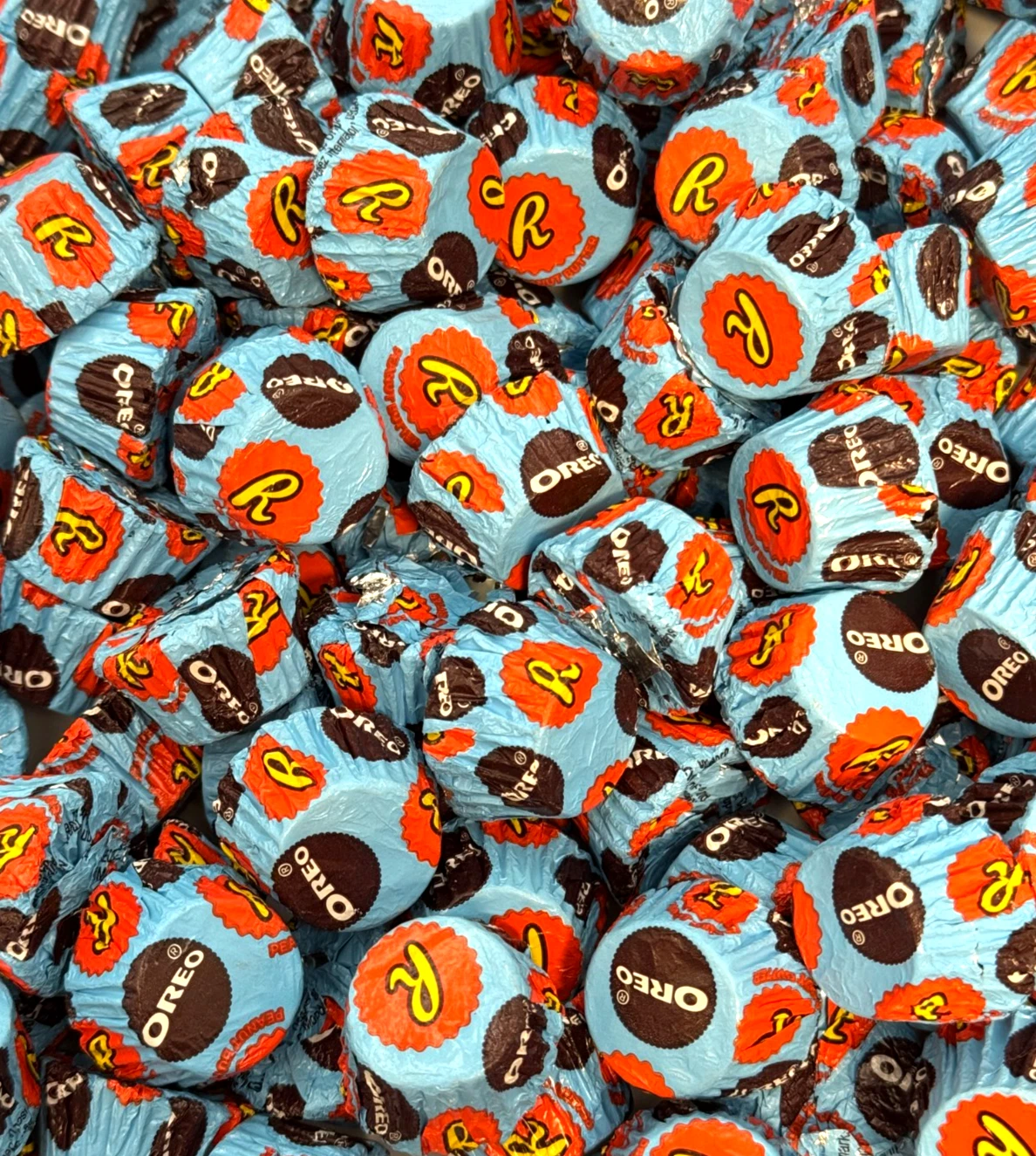 Reese's Oreo Miniatures Milk Chocolate & White Crème Peanut Butter Cups (4 Pounds)
