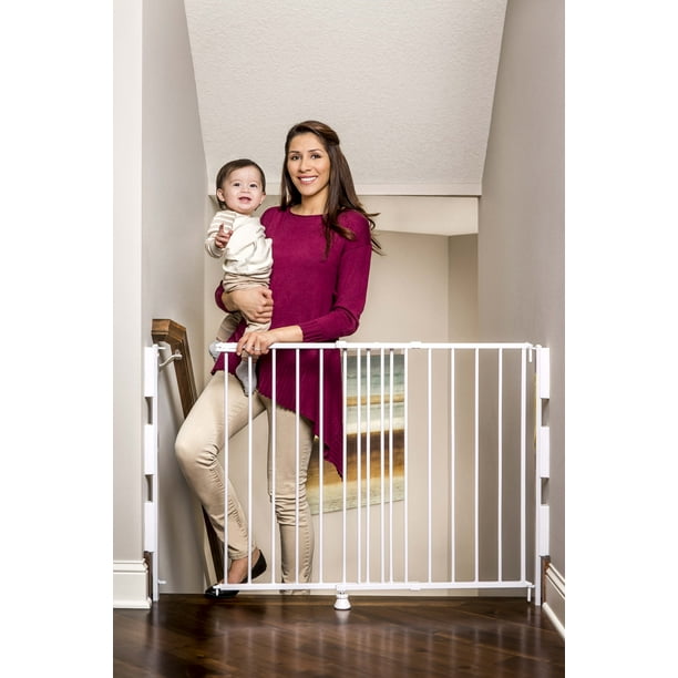 Regalo 2in1 Stairway and Hallway Wall Mounted Baby Safety Gate, White, Ages 6 to 24 Months