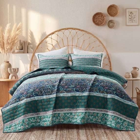 Regency Heights Boho Floral 3 Piece Quilt Set, Lightweight Reversible Patchwork Quilt Bedding Set with Pillowcases, Soft Breathable Bedspread for All Season, Green, Full/Queen