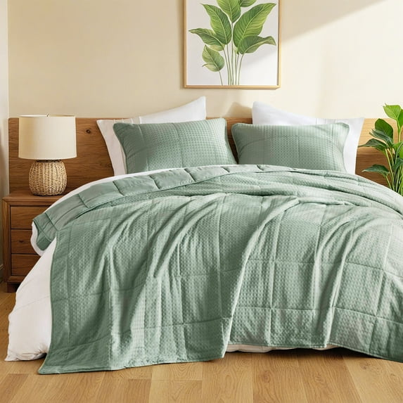 Regency Heights Lightweight Quilt Sets , 3 Piece Soft Bedding Sets, King Coverlet Set with Pillow Shams, Green