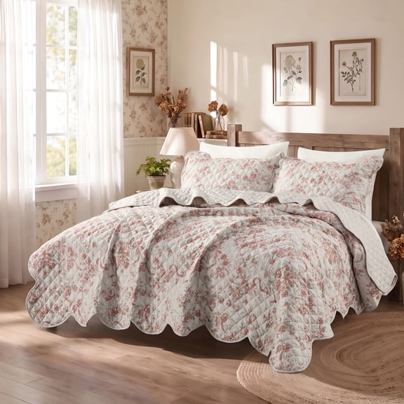 Regency Heights King Size Quilt Set, 3-Piece Lightweight Rose Garden Coverlet Bedspread with Scalloped Edge, Floral Vintage Quiltted Bedding Set with Shams for All Season, Blush