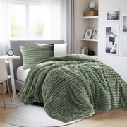 Regency Heights Twin/Twin XL Fluffy Ribbed Plush Comforter Set 2-Piece Bedding Set Green