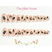 Reindeer Games Oval Press-on Nails by The Nail House NH - 24 Pieces - Christmas Nails