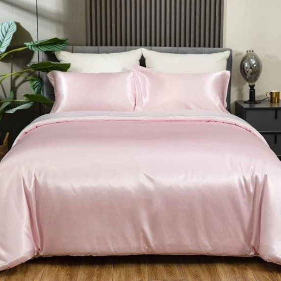 Reliable Bedding 100% Silk Satin Comforter,Silky Soft Quilt Luxury Hotel Quality Bedding Comforter Rose Pink,Box Stitched,300 GSM,Lightweight & Cozy Bedding For Better Sleep (King/Cal King, 92x102)