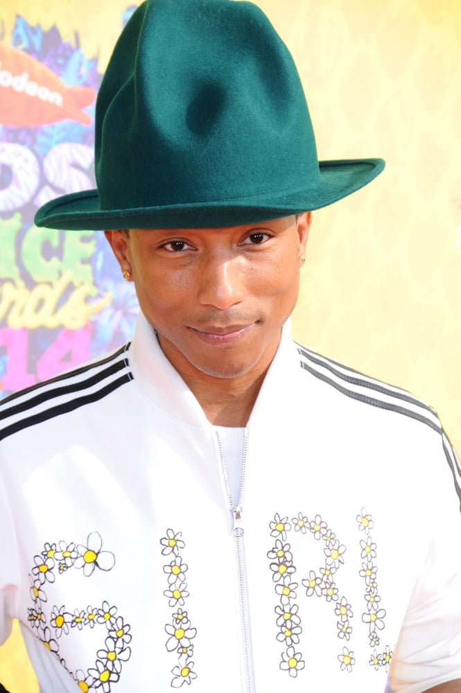 Rell Williams (Wearing A Vivienne Westwood Hat) At Arrivals For 27Th Annual Nickelodeon Kids Choice Awards 2014 - Arrivals 1 Canvas Art -  (16 x 20)