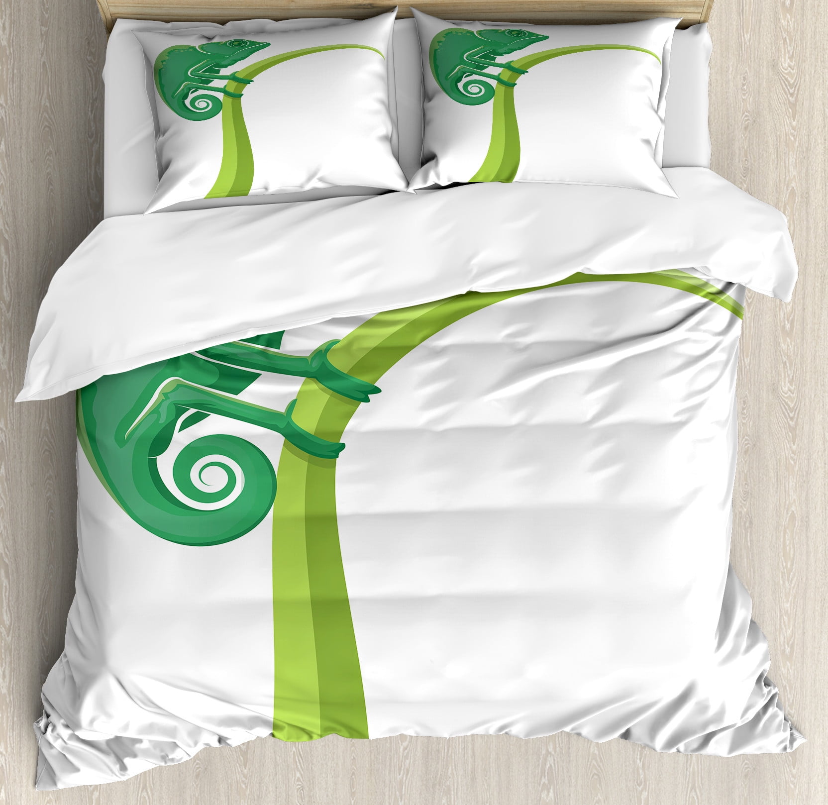 Reptile Duvet Cover Set, Exotic Grumpy Lizard Holding onto Grass with