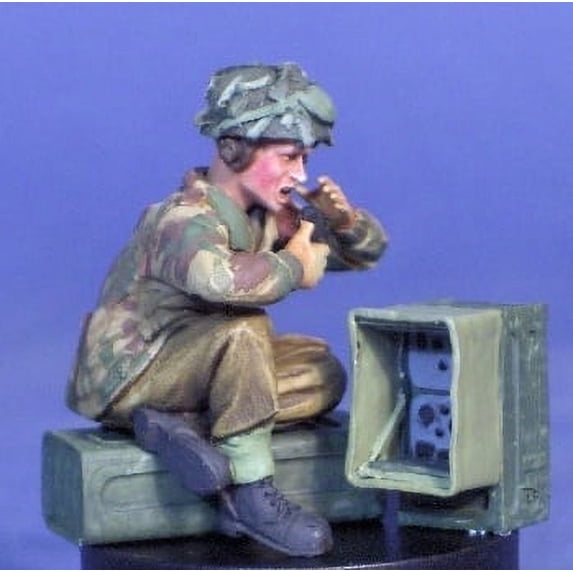 Resicast 1:35 British Paratrooper Seated with No.18 Radio Set (1 Figure) #355594