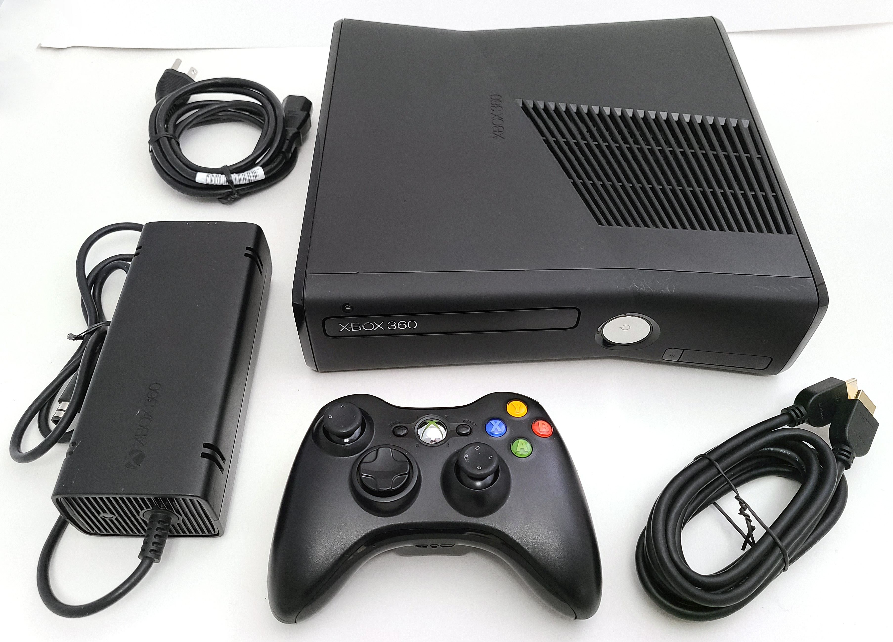 Restored Microsoft Xbox 360 S (Slim) 4GB Gaming Console Bundle (Refurbished) - image 1 of 1