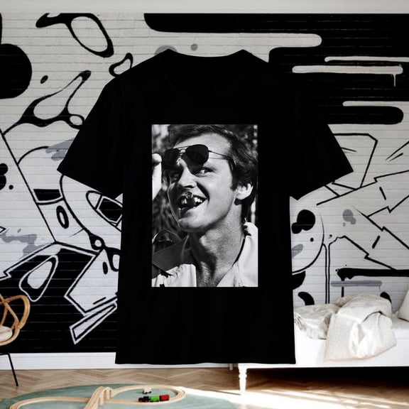 Retro 70s Cool Guy Cigar Sunglasses Men's Short-Sleeve Graphic T-Shirt Vintage Portrait Gift