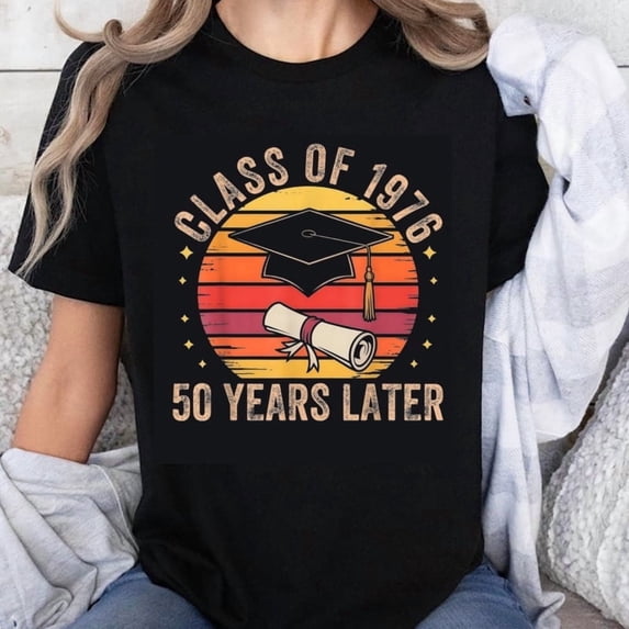 Retro Class of 1976 50 Years Later Graduation Reunion T-Shirt - Vintage Sunset Graphic Tee for Men and Women - 50th Anniversary Alumni Gift