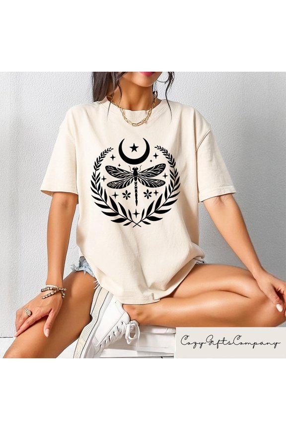 Retro Comfort Dragonfly Shirt, Dragonfly Lover T-shirt, Cottagecore Dragonfly Sweatshirt, Nature Lover Gift, Aesthetic Women Apparel