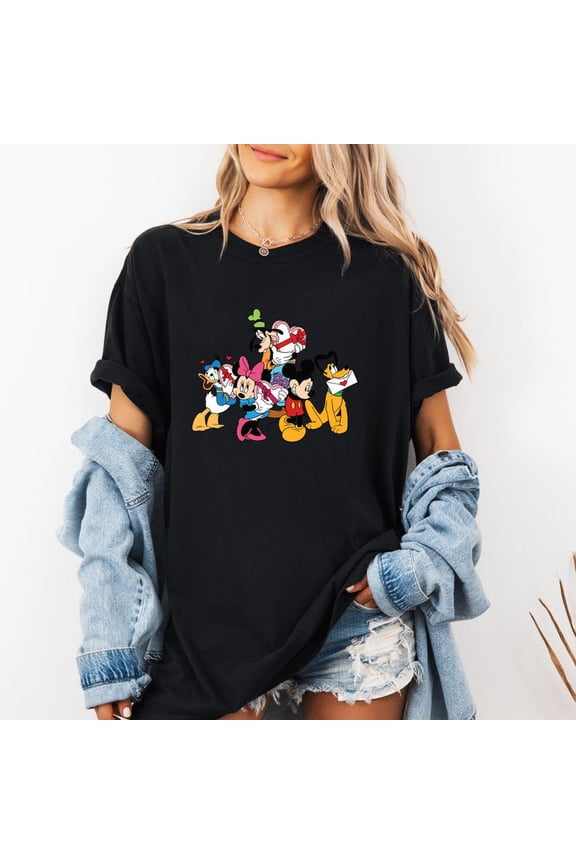 Retro Disney Valentine Mickey Friends Love Vintage Minnie Donald Goofy Family Vacation T-Shirt All size S-3XL