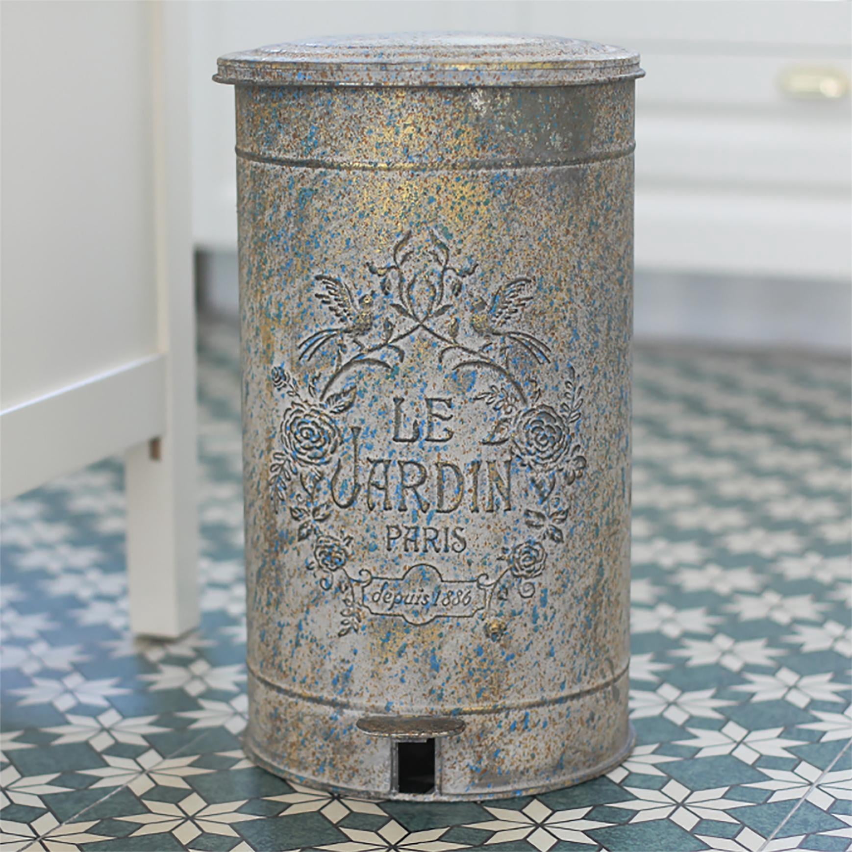Vintage Metal Step On Trash Can With Lid 4.5 Gallon Farmhouse Rustic Garbage Can Waste Bin for Kitchen Bathroom Bedroom Porch