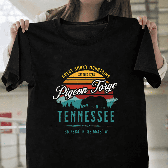 Retro Mountain Bear Sunset T-Shirt - Pigeon Forge TN Travel Souvenir, up to size 3XL.