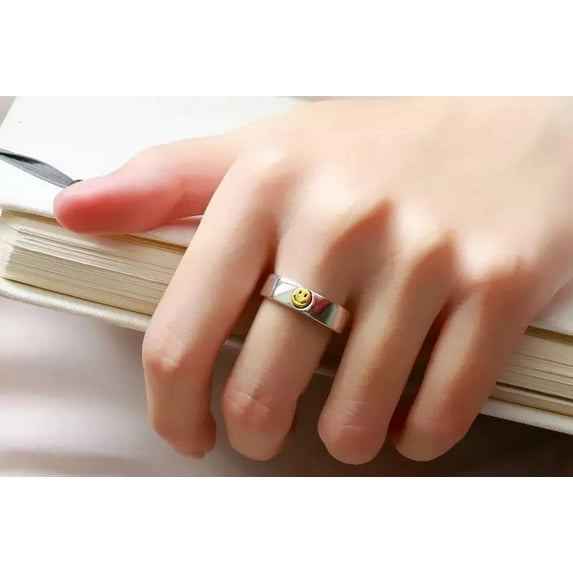 Retro Open Smiley Face Ring: Adjustable Alloy Unisex Ring, Trendy and Fresh Design, Gold or Silver Finish