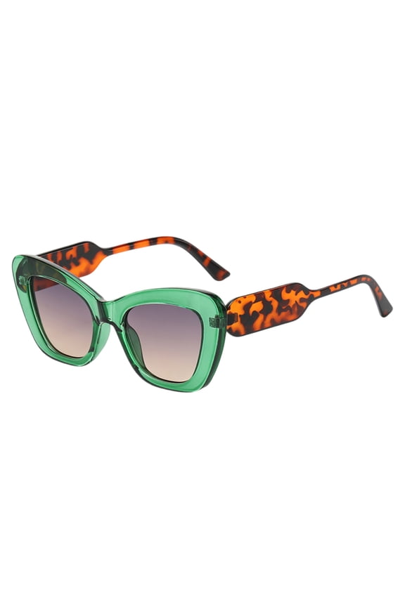Retro Oversized Cat Eye Sunglasses for Women Green Leopard Print PC Eyewear with UV400 Protection for Daily & Outdoor Use