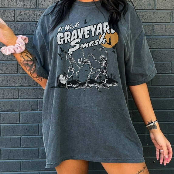 Retro Skeleton Halloween Tshirt, Trendy Fall Tee, Spooky Season, Graveyard Smash Shirt, Vintage Style Oversized Tee