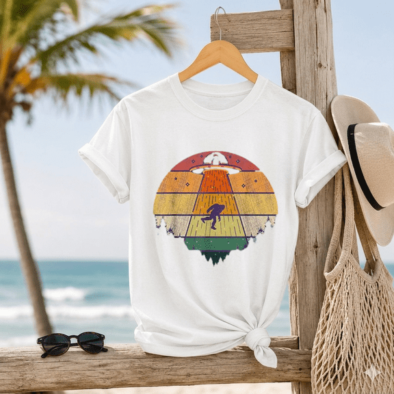 Retro Vintage Bigfoot UFO Abduction Funny Sasquatch Aliens Top Unisex T-Shirt, up to size 5XL